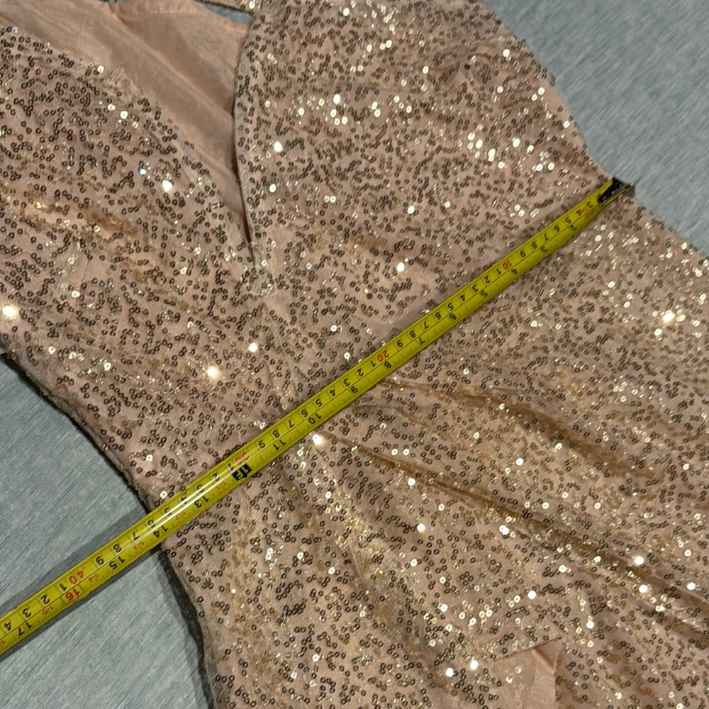 Elegant Gold Sequin Evening Gown - Picture 14 of 16
